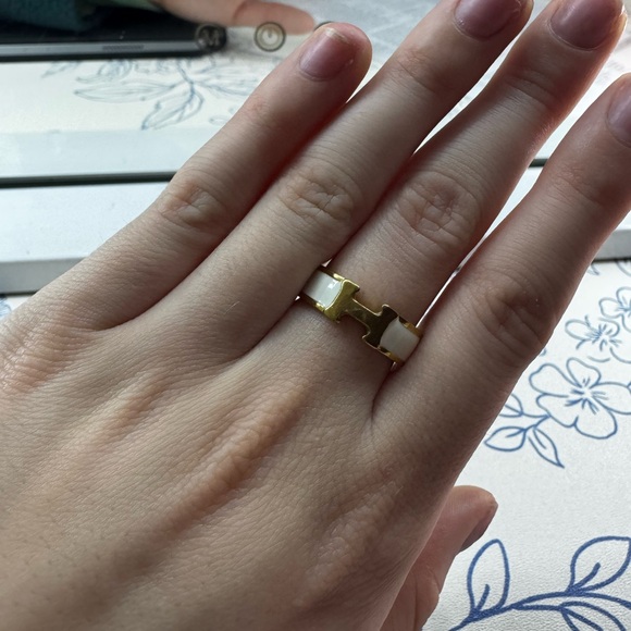 Ring - Picture 2 of 4